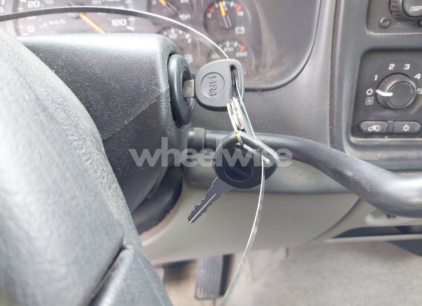 Photo 11 of 2004 Chevrolet Tahoe LS (VIN 1GNEK13ZX4R286190)