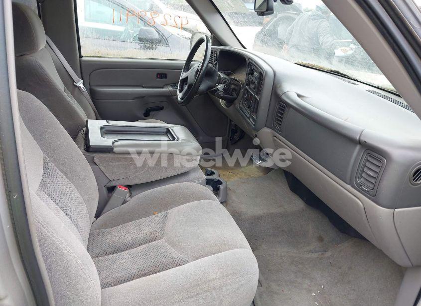 Photo 5 of 2004 Chevrolet Tahoe LS (VIN 1GNEK13ZX4R286190)