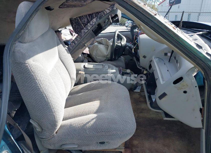 Photo 5 of 1995 Chevrolet Tahoe K1500 (VIN 1GNEK18K8SJ309098)