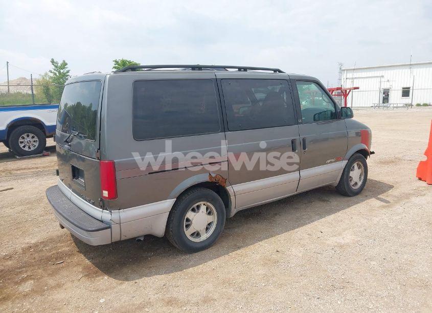 Photo 4 of 2000 Chevrolet Astro (VIN 1GNEL19W1YB209135)