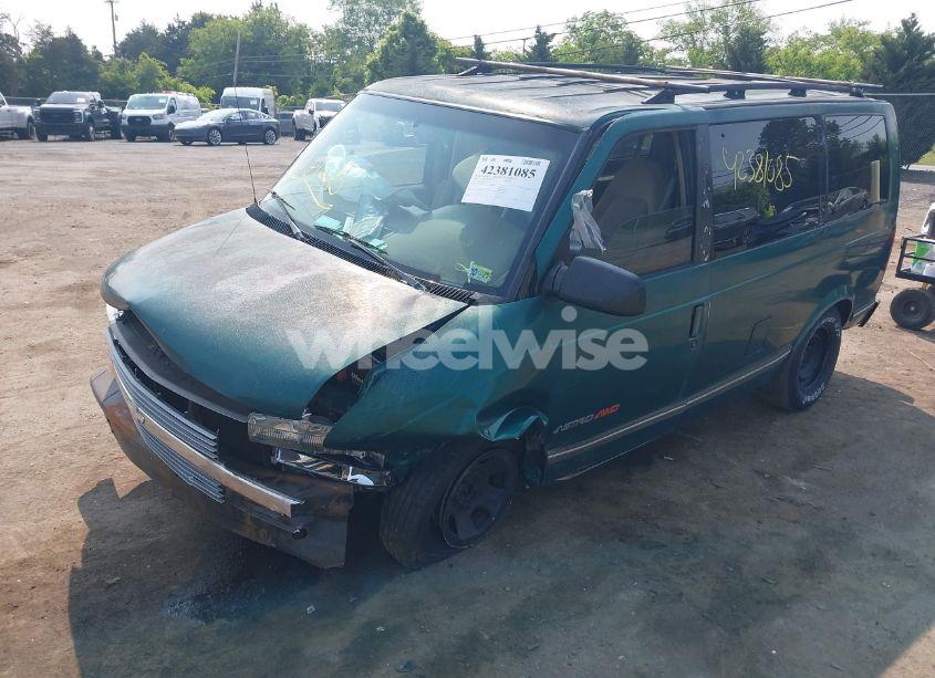 Photo 2 of 1998 Chevrolet Astro (VIN 1GNEL19W2WB172044)