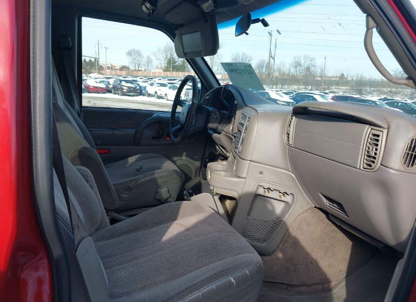 Photo 5 of 2000 Chevrolet Astro (VIN 1GNEL19W4YB148945)
