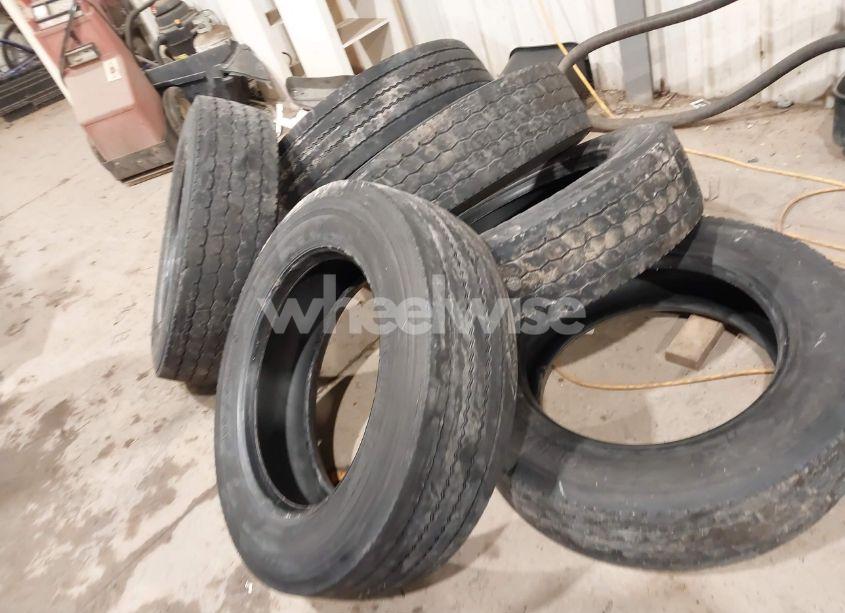 Photo 12 of 2000 Chevrolet Astro (VIN 1GNEL19W4YB185851)