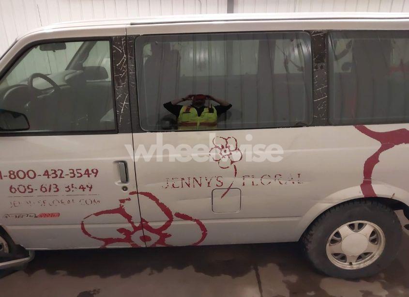 Photo 15 of 2000 Chevrolet Astro (VIN 1GNEL19W4YB185851)