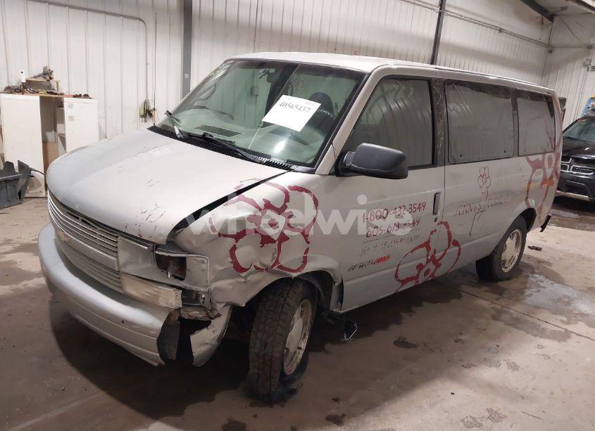 Photo 2 of 2000 Chevrolet Astro (VIN 1GNEL19W4YB185851)