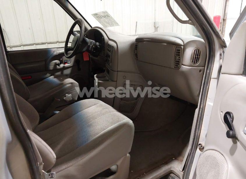 Photo 5 of 2000 Chevrolet Astro (VIN 1GNEL19W4YB185851)