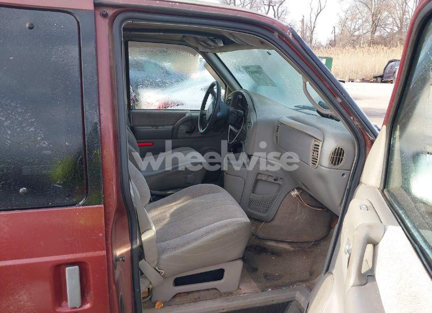 Photo 5 of 1999 Chevrolet Astro (VIN 1GNEL19W5XB102247)
