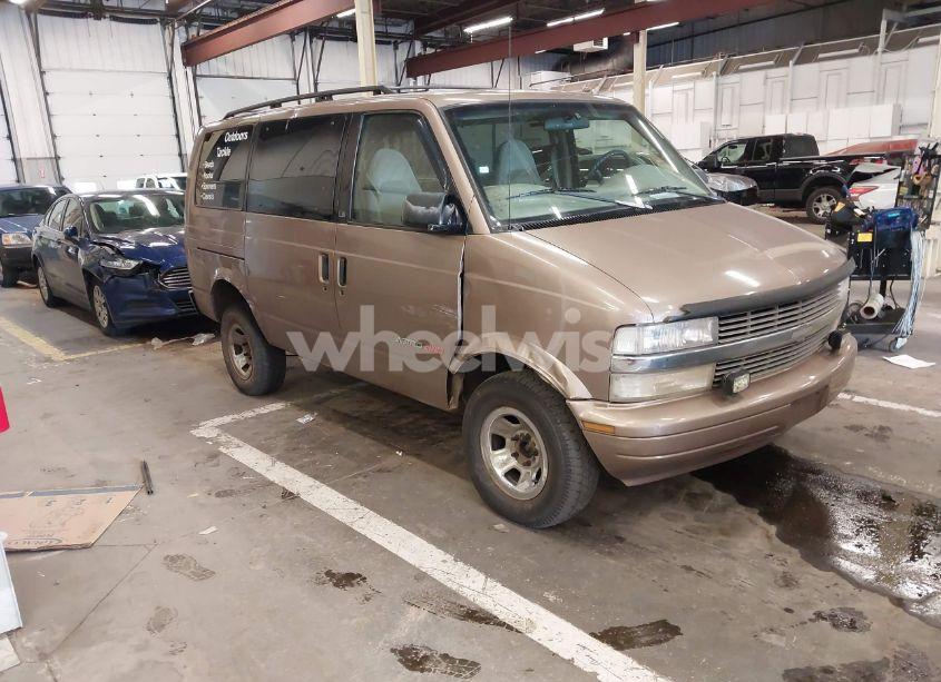 2000 Chevrolet Astro (VIN 1GNEL19WXYB166110) main photo