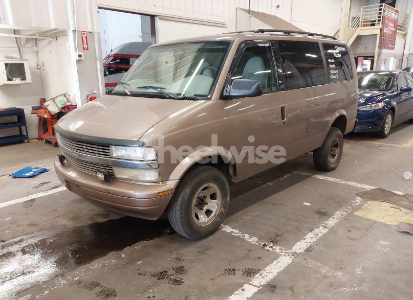 Photo 2 of 2000 Chevrolet Astro (VIN 1GNEL19WXYB166110)