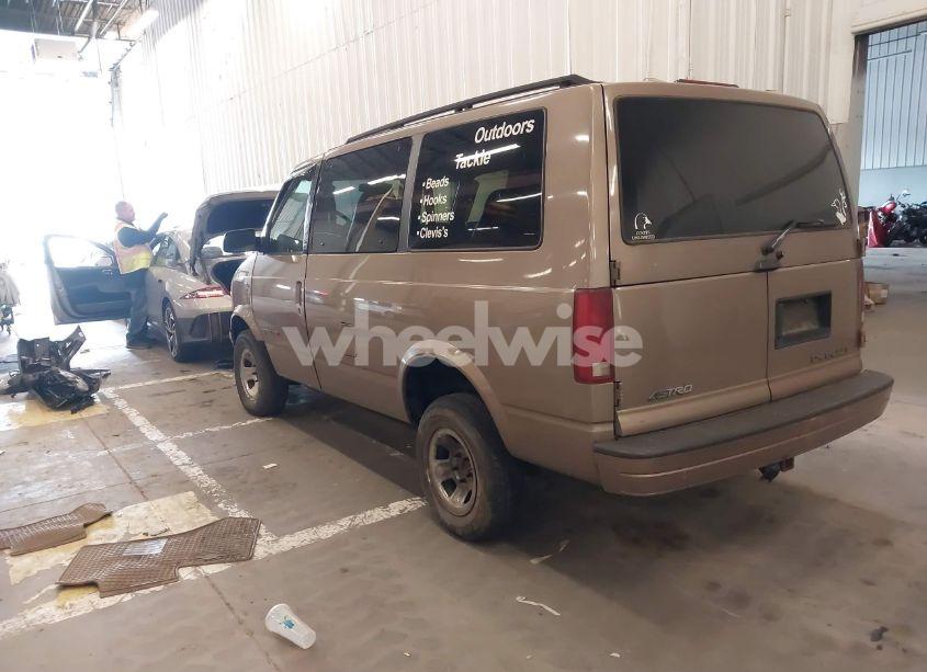 Photo 3 of 2000 Chevrolet Astro (VIN 1GNEL19WXYB166110)