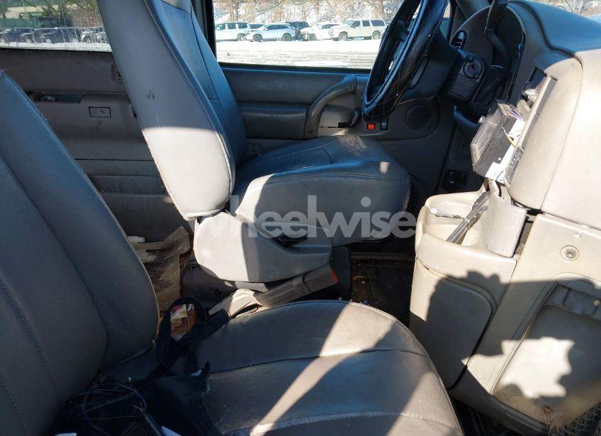 Photo 5 of 2005 Chevrolet Astro (VIN 1GNEL19X05B123979)