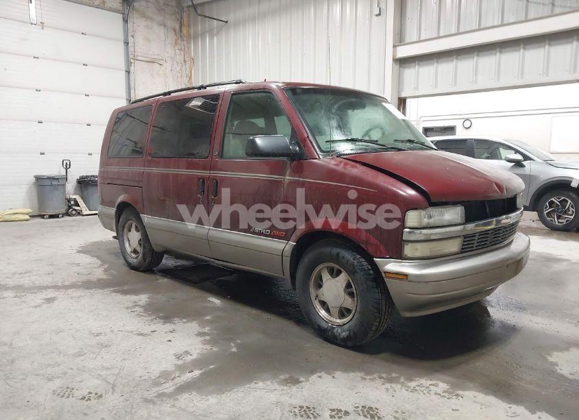 2002 Chevrolet Astro LS (VIN 1GNEL19X72B125367) main photo