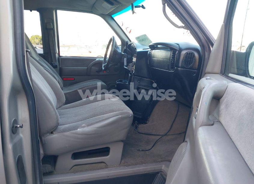 Photo 5 of 2004 Chevrolet Astro (VIN 1GNEL19X74B125338)