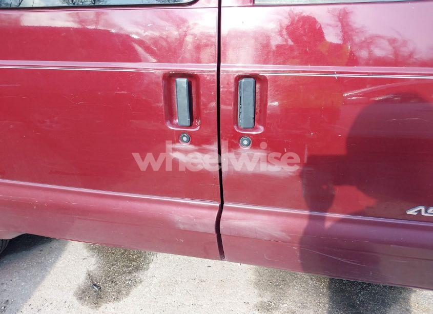 Photo 6 of 2002 Chevrolet Astro LS (VIN 1GNEL19XX2B110264)
