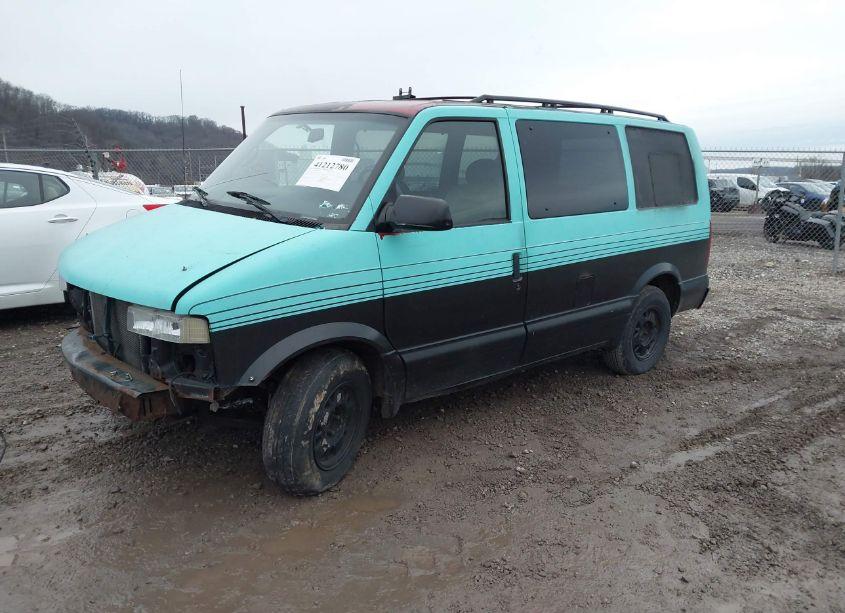 Photo 2 of 2002 Chevrolet Astro (VIN 1GNEL19XX2B117182)