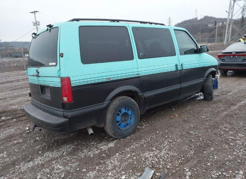 Photo 4 of 2002 Chevrolet Astro (VIN 1GNEL19XX2B117182)