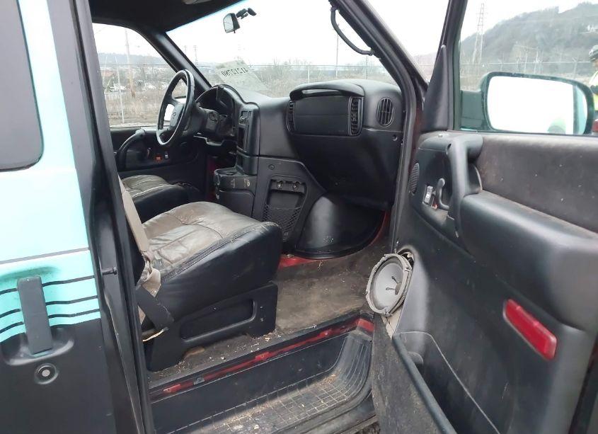 Photo 5 of 2002 Chevrolet Astro (VIN 1GNEL19XX2B117182)