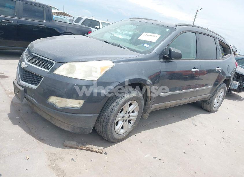 Photo 2 of 2009 Chevrolet Traverse LS (VIN 1GNER13D49S179099)