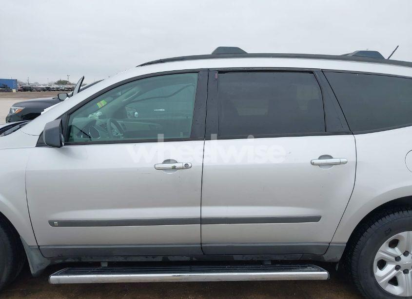 Photo 14 of 2009 Chevrolet Traverse LS (VIN 1GNER13D69S110463)