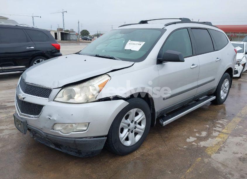 Photo 2 of 2009 Chevrolet Traverse LS (VIN 1GNER13D69S110463)