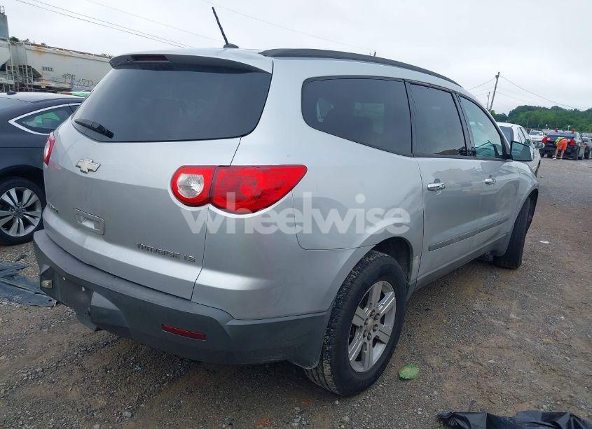 Photo 4 of 2009 Chevrolet Traverse LS (VIN 1GNER13DX9S142543)