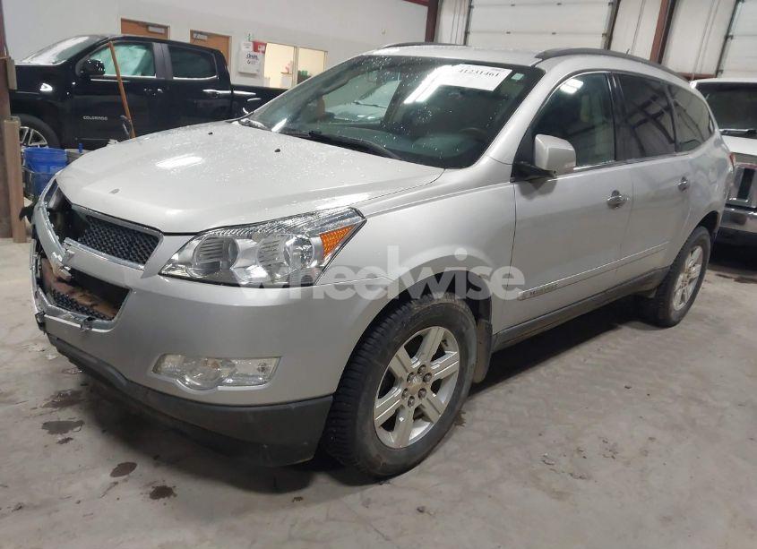 Photo 2 of 2009 Chevrolet Traverse LT (VIN 1GNER23D19S101174)