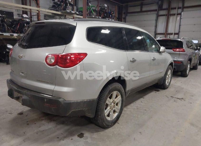 Photo 4 of 2009 Chevrolet Traverse LT (VIN 1GNER23D19S101174)