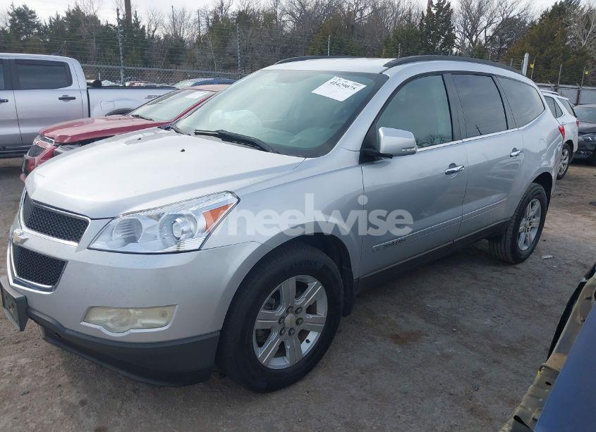Photo 2 of 2009 Chevrolet Traverse LT (VIN 1GNER23D59S156176)