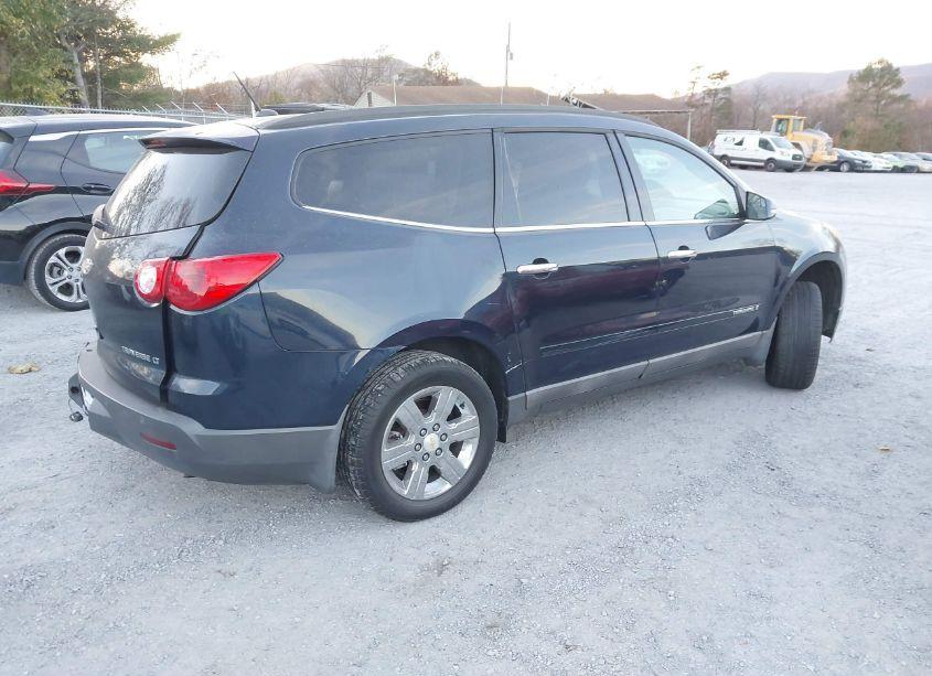 Photo 4 of 2009 Chevrolet Traverse LT (VIN 1GNER23DX9S173345)