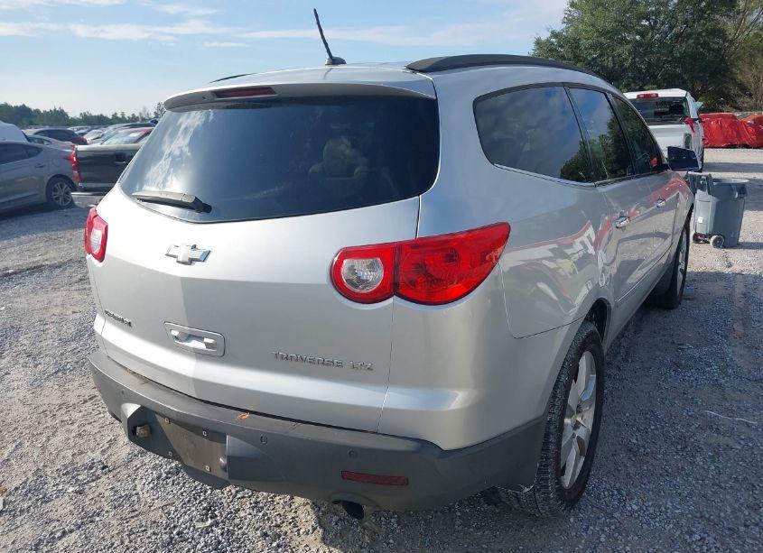 Photo 4 of 2009 Chevrolet Traverse LTZ (VIN 1GNER33D19S106834)