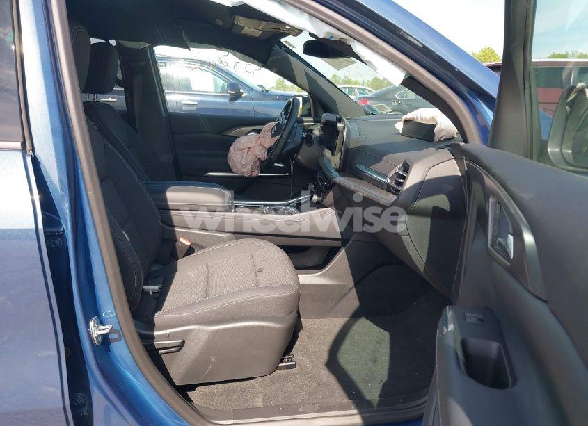 Photo 5 of 2024 Chevrolet Traverse FWD LS (VIN 1GNEREKS4RJ190066)