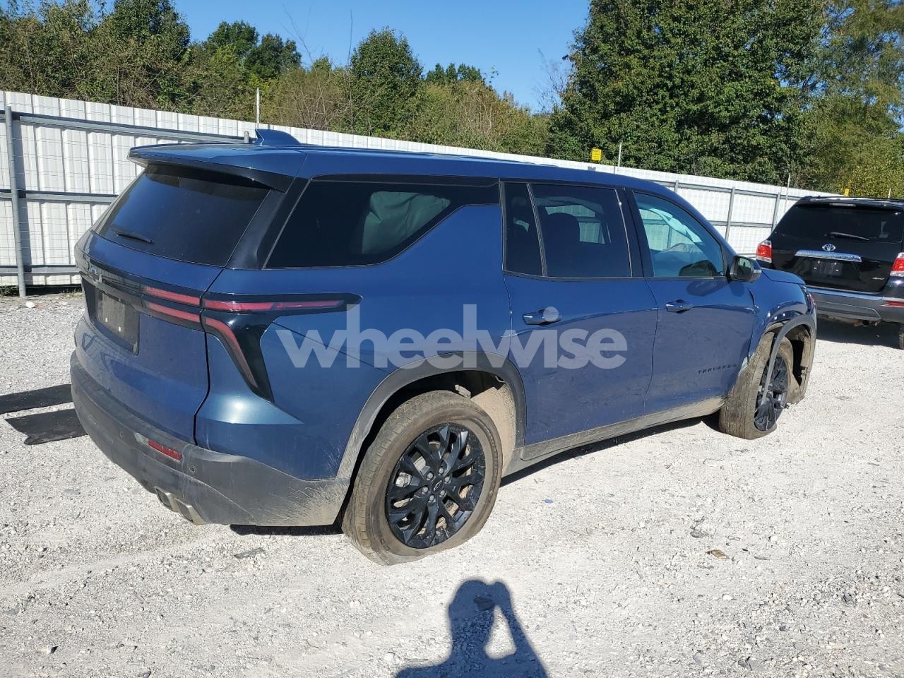 Photo 3 of 2024 CHEVROLET TRAVERSE LS (VIN 1GNEREKS5RJ225486)