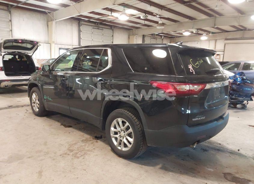 Photo 3 of 2019 Chevrolet Traverse LS (VIN 1GNERFKW0KJ149237)