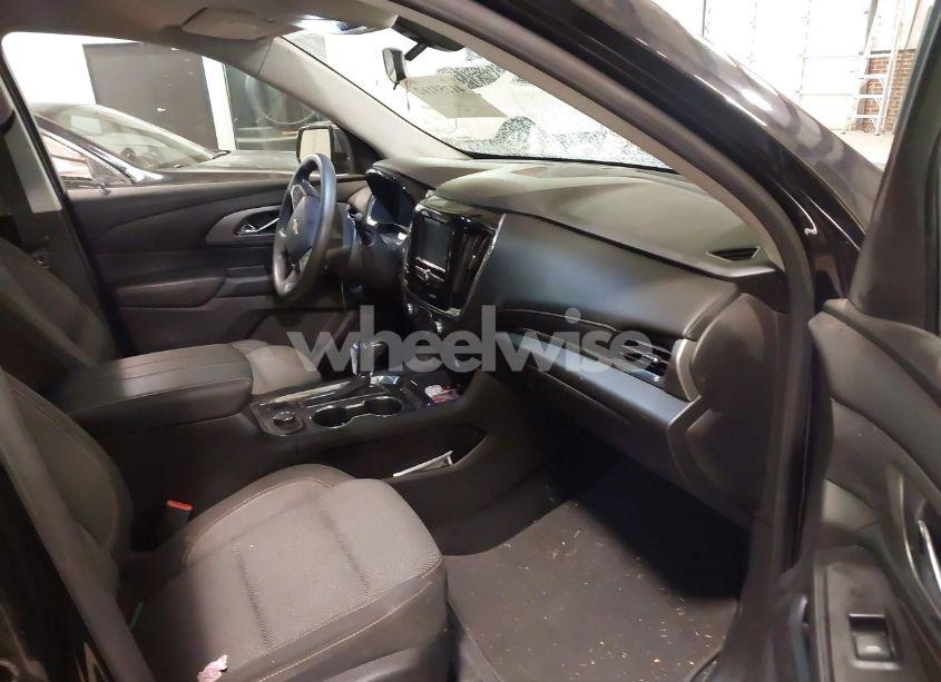 Photo 5 of 2019 Chevrolet Traverse LS (VIN 1GNERFKW0KJ149237)