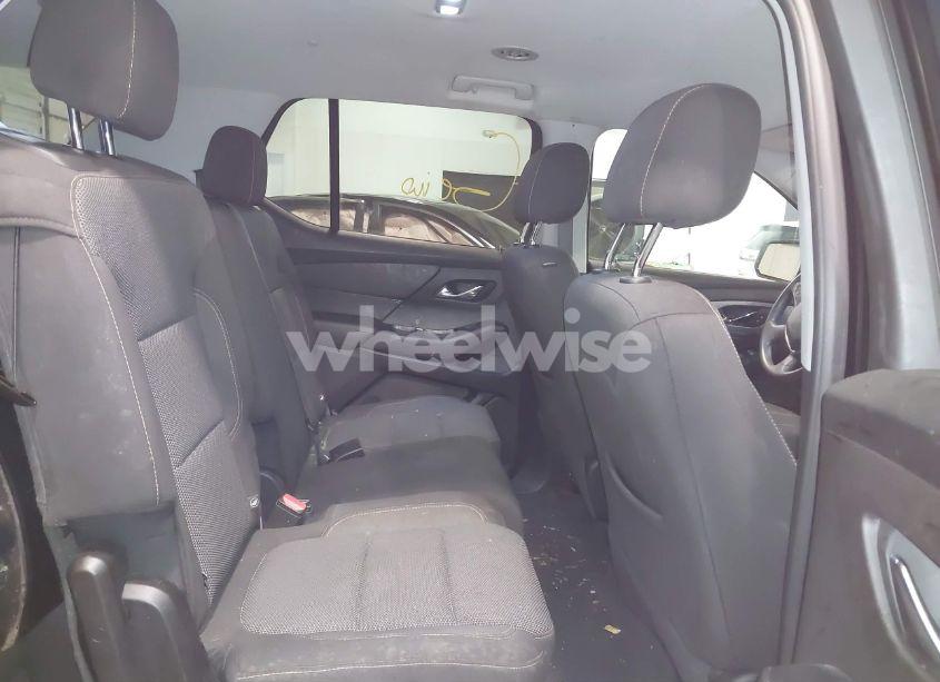 Photo 8 of 2019 Chevrolet Traverse LS (VIN 1GNERFKW0KJ149237)