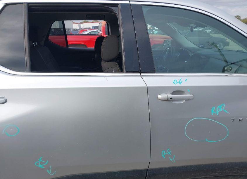 Photo 12 of 2019 Chevrolet Traverse LS (VIN 1GNERFKW0KJ209100)