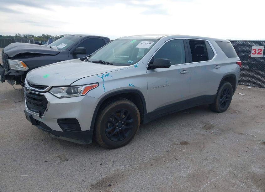 Photo 2 of 2019 Chevrolet Traverse LS (VIN 1GNERFKW0KJ209100)