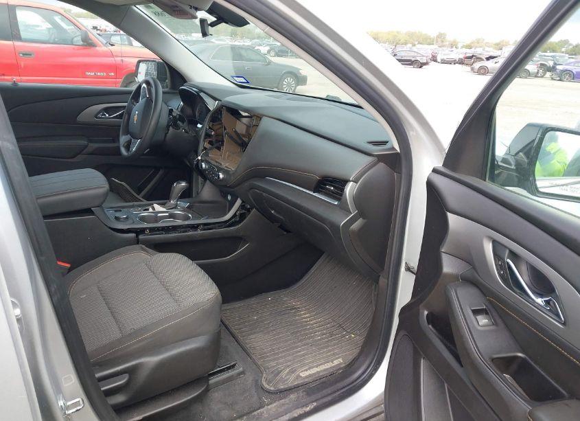 Photo 5 of 2019 Chevrolet Traverse LS (VIN 1GNERFKW0KJ209100)