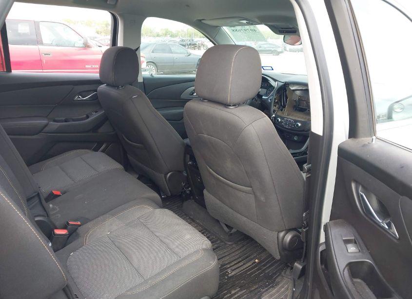 Photo 8 of 2019 Chevrolet Traverse LS (VIN 1GNERFKW0KJ209100)