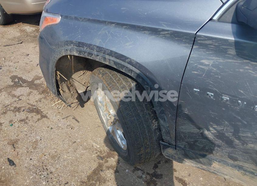 Photo 6 of 2021 Chevrolet Traverse FWD LS (VIN 1GNERFKW0MJ158961)