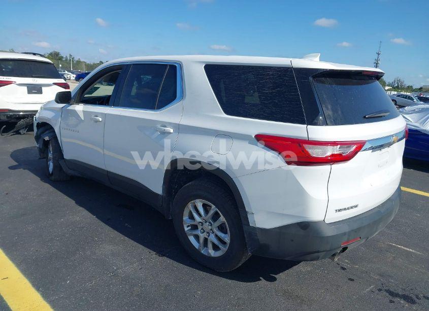 Photo 3 of 2021 Chevrolet Traverse FWD LS (VIN 1GNERFKW0MJ240592)