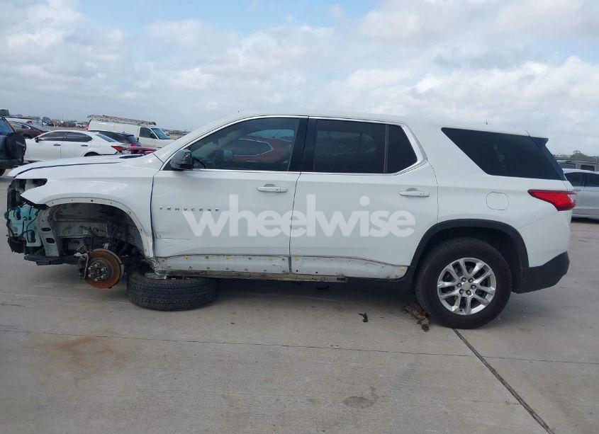 Photo 14 of 2018 Chevrolet Traverse LS (VIN 1GNERFKW1JJ266971)