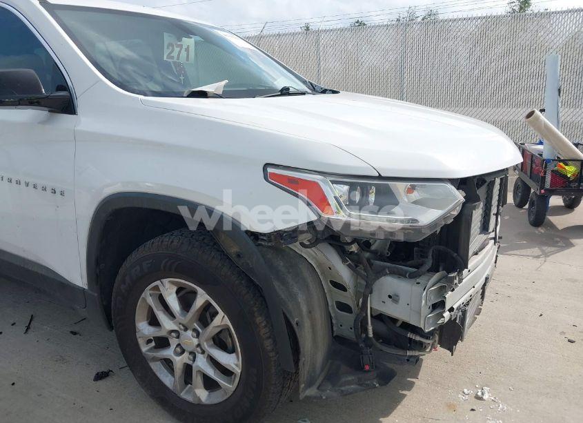 Photo 17 of 2018 Chevrolet Traverse LS (VIN 1GNERFKW1JJ266971)