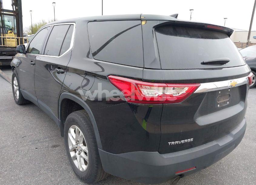 Photo 3 of 2019 Chevrolet Traverse LS (VIN 1GNERFKW1KJ207291)