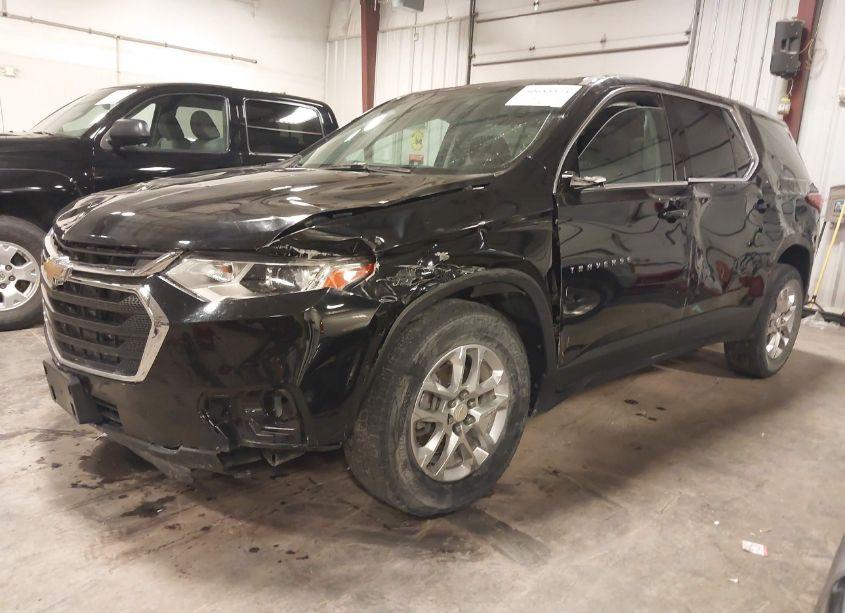 Photo 2 of 2019 Chevrolet Traverse LS (VIN 1GNERFKW1KJ257916)