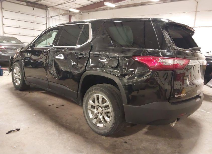 Photo 3 of 2019 Chevrolet Traverse LS (VIN 1GNERFKW1KJ257916)