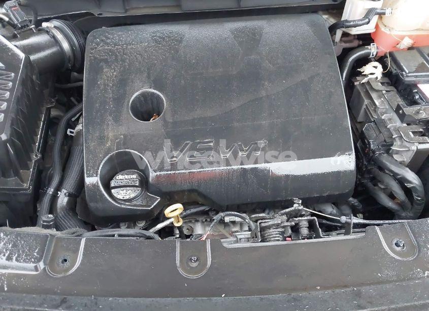 Photo 10 of 2019 Chevrolet Traverse LS (VIN 1GNERFKW1KJ270293)