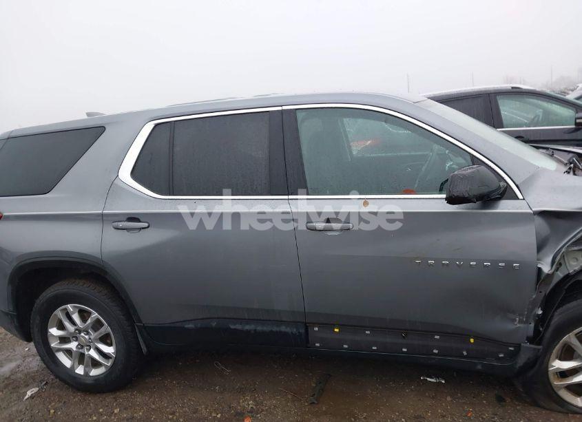Photo 13 of 2019 Chevrolet Traverse LS (VIN 1GNERFKW1KJ270293)