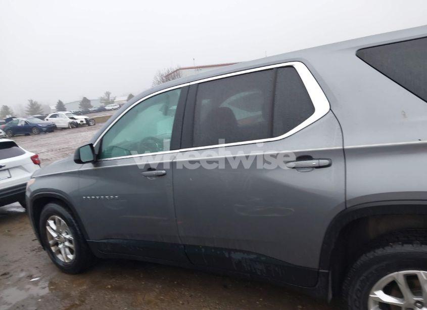 Photo 14 of 2019 Chevrolet Traverse LS (VIN 1GNERFKW1KJ270293)