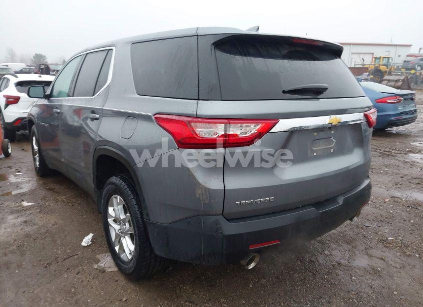 Photo 3 of 2019 Chevrolet Traverse LS (VIN 1GNERFKW1KJ270293)
